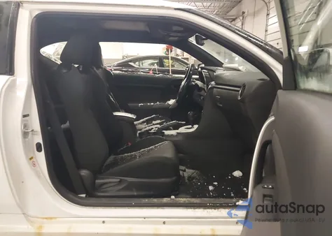 2011 Scion Tc из США, поврежденный, VIN JTKJF5C73B3018219